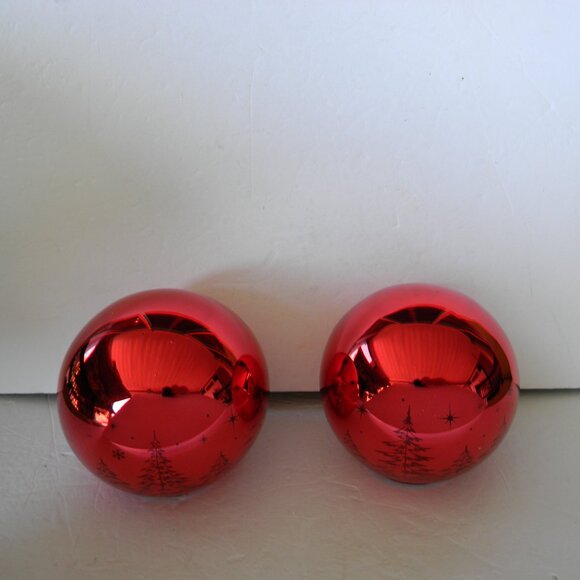 NEW Set of 2 Illuminated Spheres with Tree Scene BY VALERIE PARR HILL RED - Picture 2 of 4